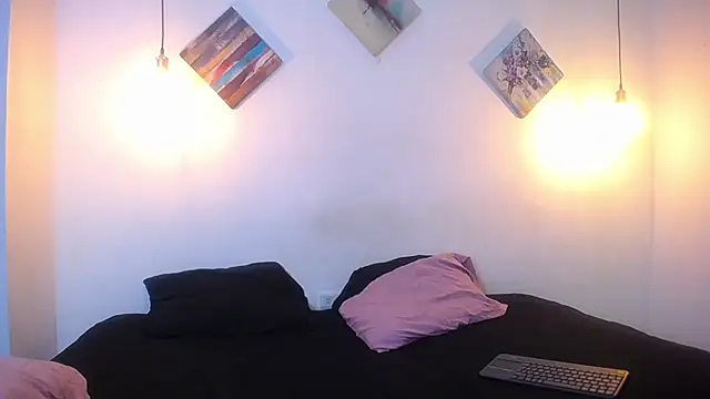 Snapshot of escar_let chatting on 12-16-25, 03:22 escar let online show from 12-16-25, 03:22