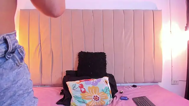 Snapshot of escar_let chatting on 02-11-26, 04:17 escar let online show from 02-11-26, 04:17