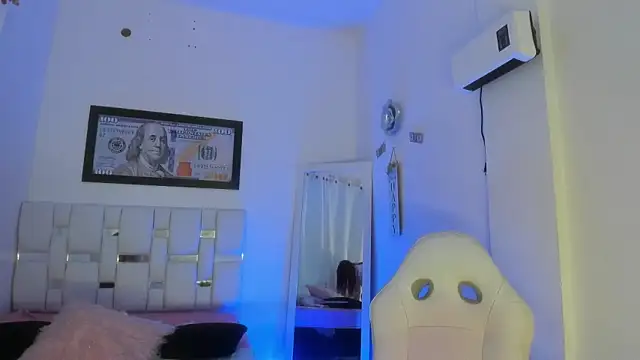 Snapshot of MissDiabla_ chatting on 02-16-26, 01:40 MissDiabla online show from 02-16-26, 01:40