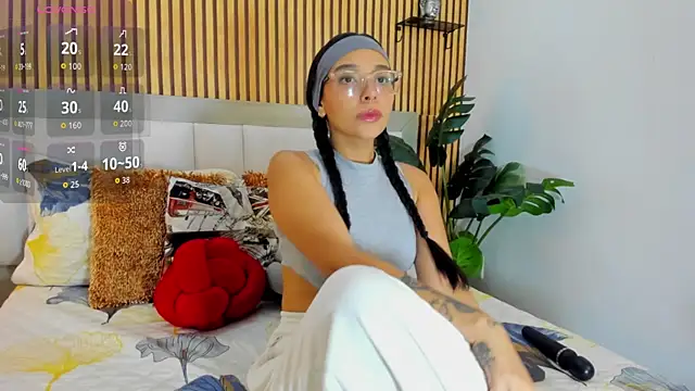 Snapshot of Roseaurora chatting on 09-19-25, 11:55 Roseaurora online show from 09-19-25, 11:55