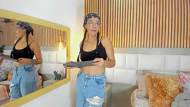 Snapshot of Roseaurora chatting on 10-16-25, 12:39 Roseaurora online show from 10-16-25, 12:39