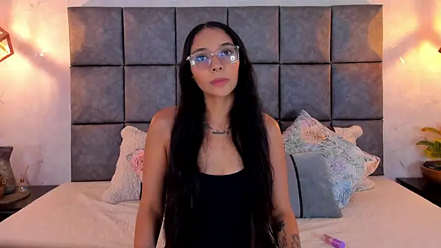 Roseaurora online show from 06-19-26, 10:52