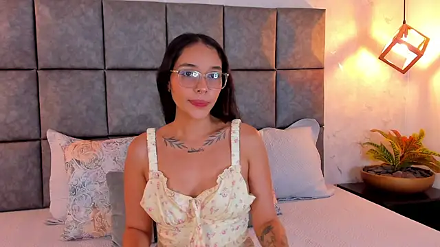 Roseaurora online show from 06-22-26, 11:18
