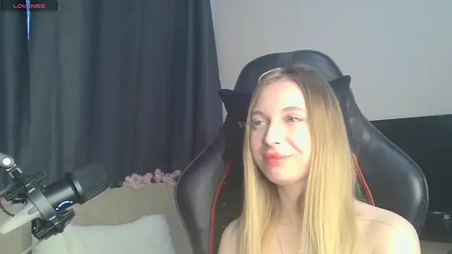 Snapshot of BabbbyFoxxx chatting on 10-30-25, 04:36 BabbbyFoxxx online show from 10-30-25, 04:36