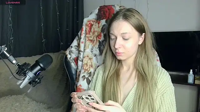 Snapshot of BabbbyFoxxx chatting on 04-05-26, 10:29 BabbbyFoxxx online show from 04-05-26, 10:29