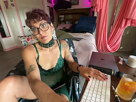 Snapshot of kinkycanner chatting on 03-18-26, 12:25 kinkycanner online show from 03-18-26, 12:25