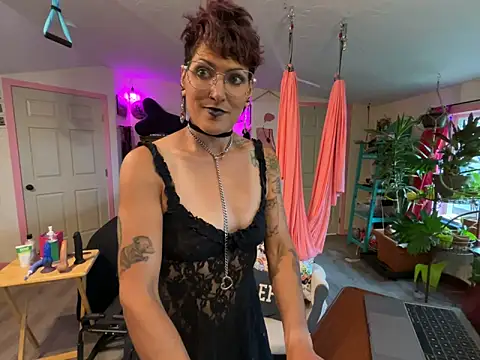 Snapshot of kinkycanner chatting on 04-11-26, 11:09 kinkycanner online show from 04-11-26, 11:09