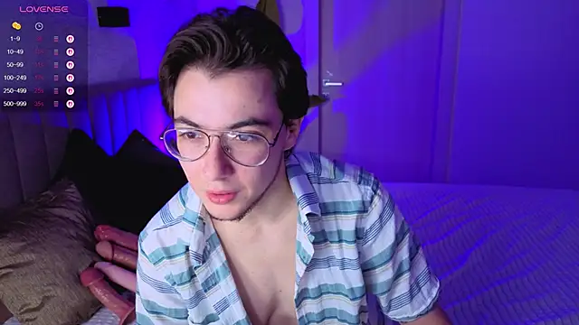 Snapshot of tyler_bergg chatting on 09-24-25, 10:35 tyler bergg online show from 09-24-25, 10:35