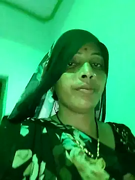 Snapshot of Sharma_pooja chatting on 09-25-25, 05:05 Sharma pooja online show from 09-25-25, 05:05