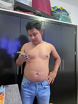 Snapshot of Danimiles chatting on 02-19-26, 05:36 Danimiles online show from 02-19-26, 05:36