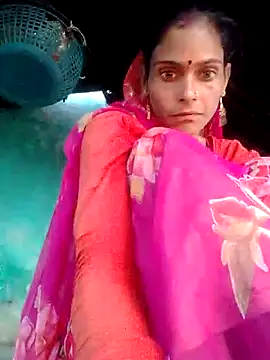 Snapshot of H_seema chatting on 10-12-25, 12:53 H seema online show from 10-12-25, 12:53