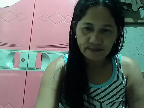 Snapshot of hotmama_063 chatting on 10-13-25, 08:09 hotmama 063 online show from 10-13-25, 08:09