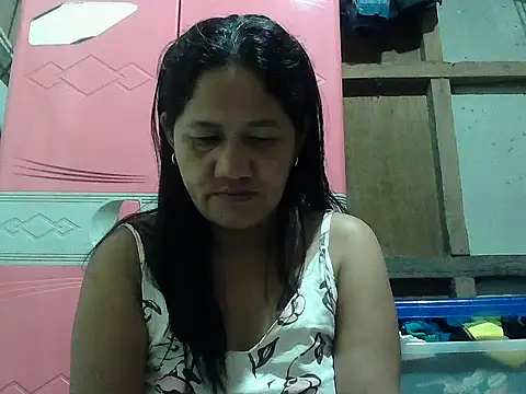 Snapshot of hotmama_063 chatting on 10-15-25, 08:42 hotmama 063 online show from 10-15-25, 08:42