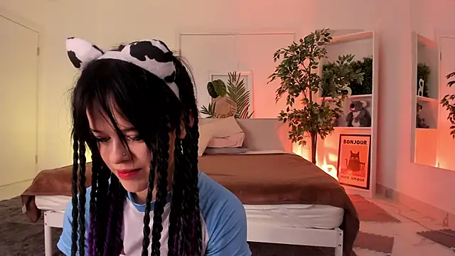 Snapshot of Sima_Wendy chatting on 10-17-25, 06:27 Sima Wendy online show from 10-17-25, 06:27