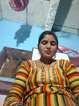 Snapshot of LUCKY_cut chatting on 10-08-25, 03:42 LUCKY cut online show from 10-08-25, 03:42