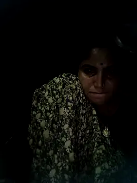 Snapshot of LUCKY_cut chatting on 10-13-25, 01:00 LUCKY cut online show from 10-13-25, 01:00