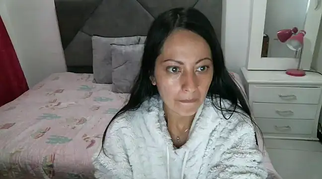 Snapshot of Taylormegan chatting on 02-16-25, 07:05 Taylormegan online show from 02-16-25, 07:05