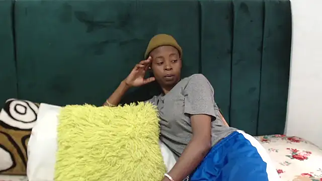 SweetSlenderChoc online show from 01-17-26, 10:09