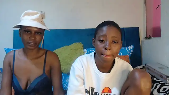 SweetSlenderChoc online show from 04-18-26, 08:31