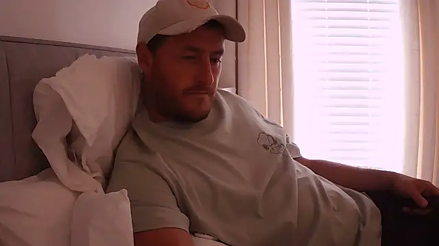 Snapshot of Londonlad818 chatting on 09-10-25, 12:38 Londonlad818 online show from 09-10-25, 12:38