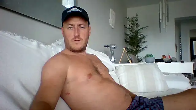 Snapshot of Londonlad818 chatting on 10-28-25, 03:25 Londonlad818 online show from 10-28-25, 03:25