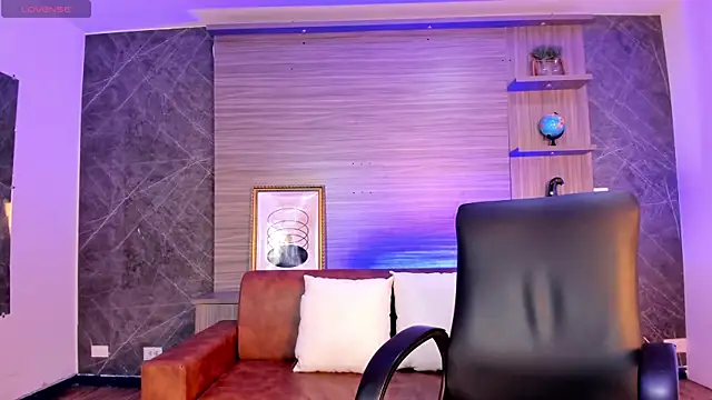 sofiapalacioss online show from 10-31-25, 08:21