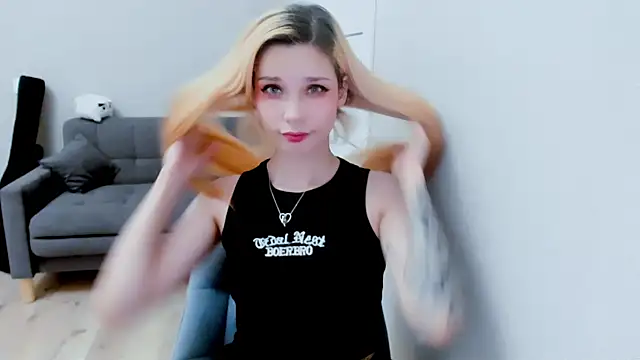 Snapshot of Kitten_Alissa chatting on 09-14-25, 08:08 Kitten Alissa online show from 09-14-25, 08:08