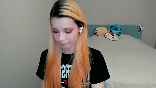 Snapshot of Kitten_Alissa chatting on 10-13-25, 07:14 Kitten Alissa online show from 10-13-25, 07:14