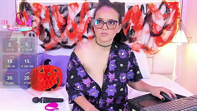 Snapshot of LilithValmare chatting on 10-10-25, 03:05 LilithValmare online show from 10-10-25, 03:05