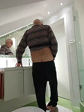 Oldmenhot66 online show from 02-05-26, 05:23