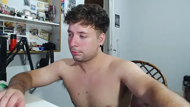 Snapshot of ferrari1996 chatting on 12-21-25, 05:03 ferrari1996 online show from 12-21-25, 05:03