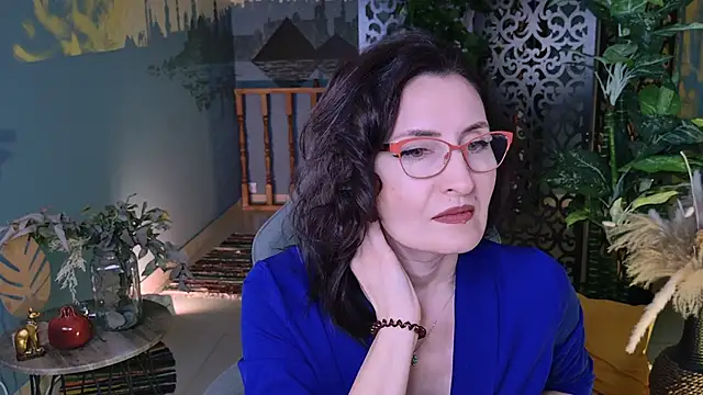 Snapshot of UnaTerra chatting on 12-14-25, 05:24 UnaTerra online show from 12-14-25, 05:24