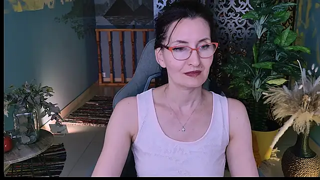 Snapshot of UnaTerra chatting on 12-14-25, 05:29 UnaTerra online show from 12-14-25, 05:29