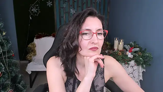 Snapshot of UnaTerra chatting on 12-19-25, 09:27 UnaTerra online show from 12-19-25, 09:27