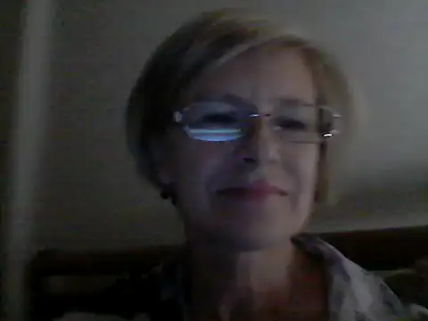 Snapshot of LucyLewisX chatting on 09-18-25, 04:31 LucyLewisX online show from 09-18-25, 04:31