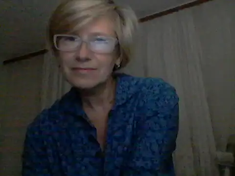 Snapshot of LucyLewisX chatting on 10-10-25, 08:08 LucyLewisX online show from 10-10-25, 08:08