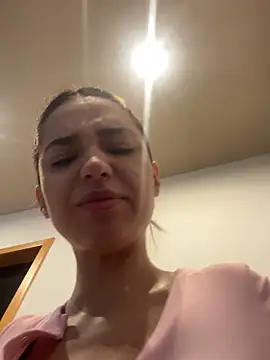 ItalianGirl online show from 10-25-25, 02:46