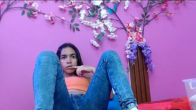 skinnysofia18 online show from 09-10-25, 01:11