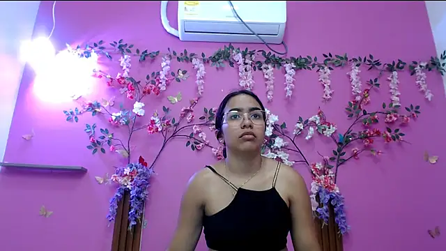 skinnysofia18 online show from 04-24-26, 01:57