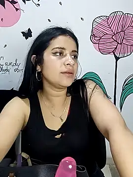 Snapshot of ValerieLove_ chatting on 09-23-25, 07:28 ValerieLove online show from 09-23-25, 07:28