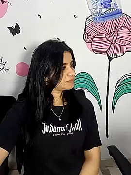 Snapshot of ValerieLove_ chatting on 10-18-25, 07:42 ValerieLove online show from 10-18-25, 07:42