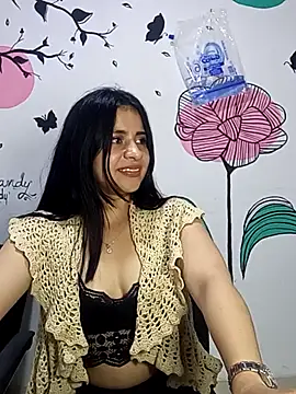 Snapshot of ValerieLove_ chatting on 10-19-25, 12:00 ValerieLove online show from 10-19-25, 12:00