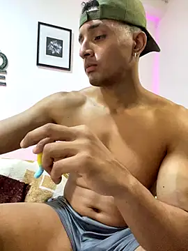 Snapshot of Smith_Fitness chatting on 10-30-25, 04:25 Smith Fitness online show from 10-30-25, 04:25