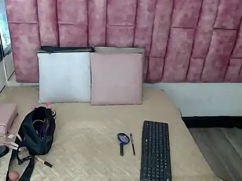 Penelopee Rouse online show from 10-29-25, 12:51