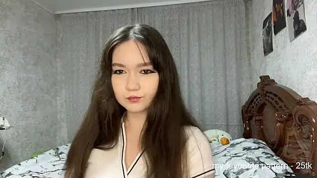 Pikmigirl18 online show from 11-14-25, 01:32