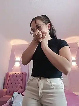 Bella Sumers online show from 04-20-26, 07:04