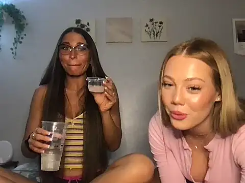 Snapshot of MichelleXClarice chatting on 10-15-25, 02:33 MichelleXClarice online show from 10-15-25, 02:33
