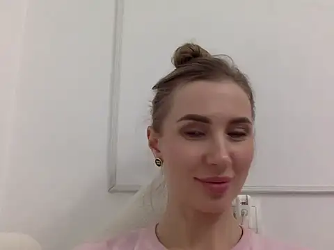 Snapshot of Alveryn chatting on 10-31-25, 06:31 Alveryn online show from 10-31-25, 06:31