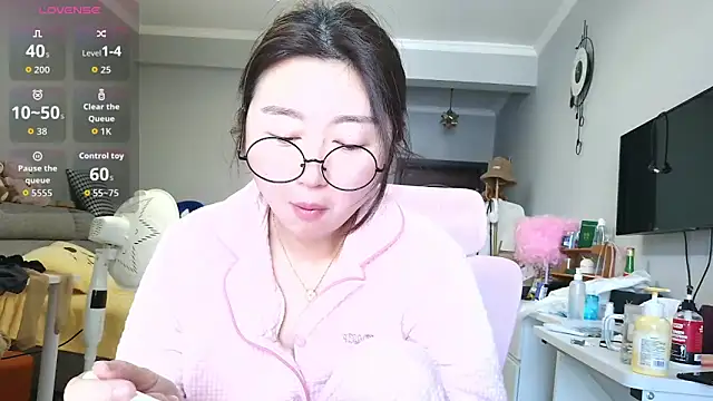 Snapshot of Diva_VVN chatting on 01-08-26, 03:53 Diva VVN online show from 01-08-26, 03:53