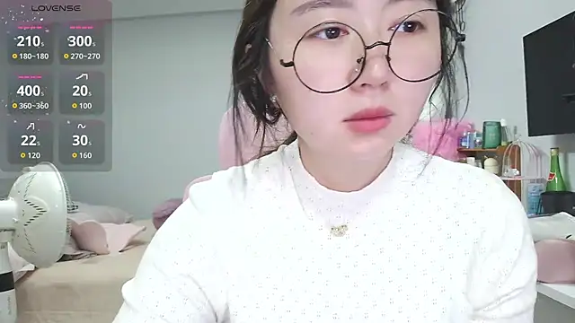 Snapshot of Diva_VVN chatting on 02-25-26, 12:20 Diva VVN online show from 02-25-26, 12:20